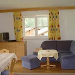 Lisa Schweiger Appartement *